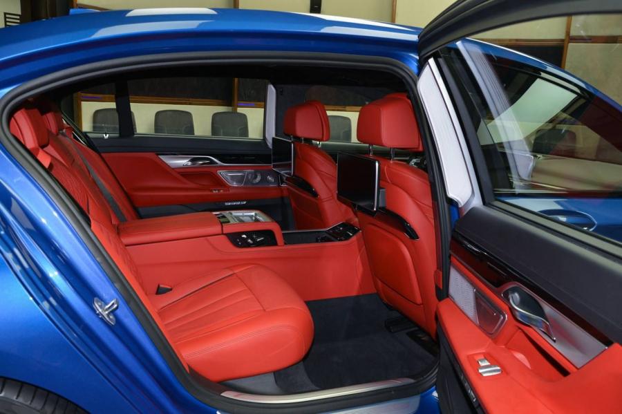 Интерьер BMW M760Li xDrive by Abu Dhabi Motors 2017 года  (фото 17 из 17)